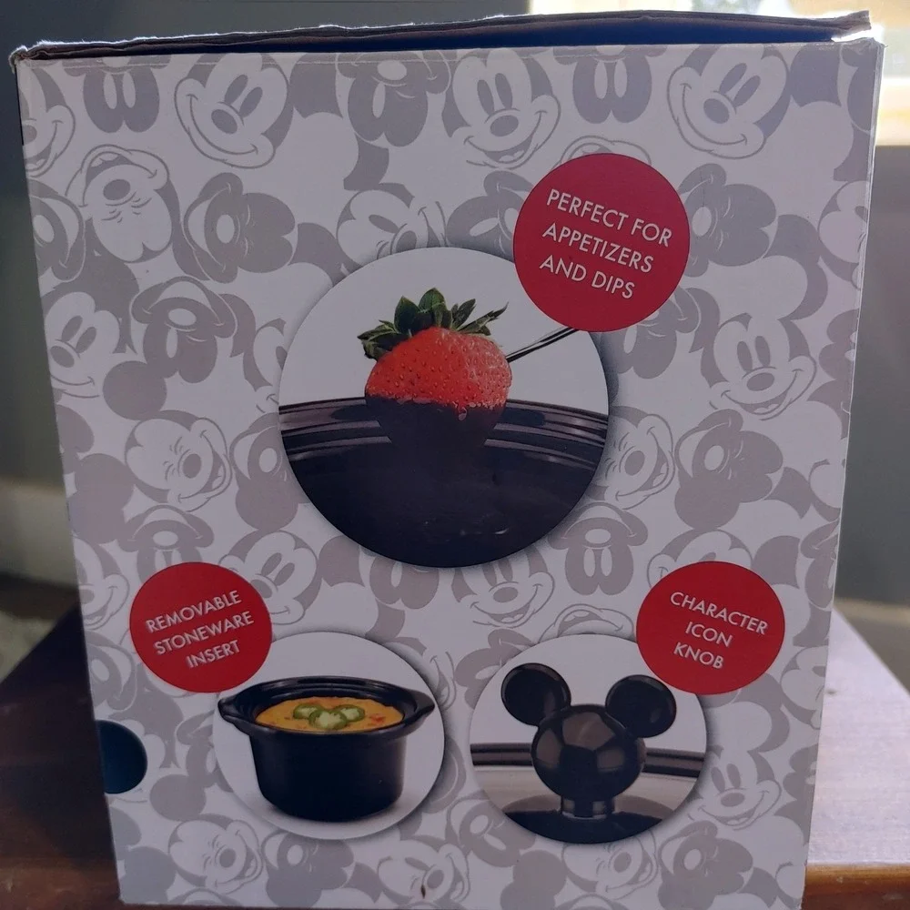 Disney Mickey Mouse Mini Slow Cooker .65 Quart Red Black DCM-065 Select Brands